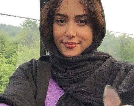 عکس پریناز ایزدیار کنار دریا