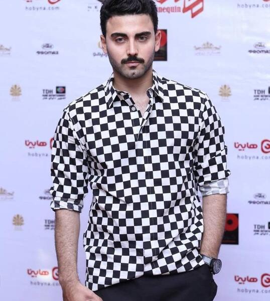 عکس محمد صادقی با همسرش