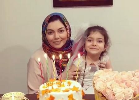 عکس نامه آزاده نامداری برای دخترش گندم