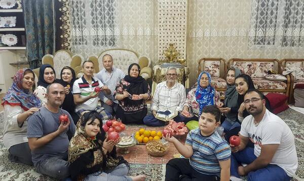 عکس یلدایی خانوادگی