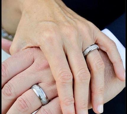 عکس حلقه ازدواج در حرم امام رضا