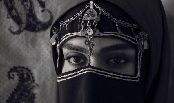 عکس صورت طلا در بانوی عمارت
