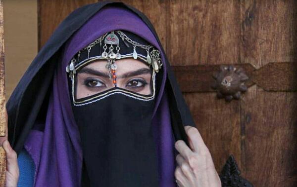عکس صورت طلا در بانوی عمارت