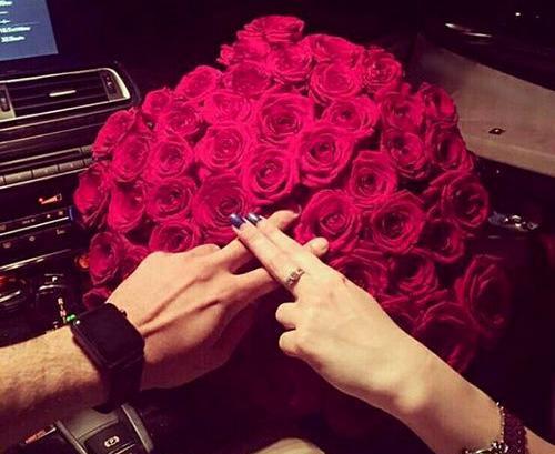 عکس عاشقانه دونفره با گل