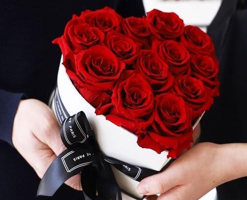 عکس عاشقانه دونفره با گل