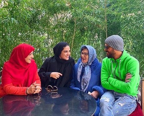 عکس سینا مهراد با خانواده