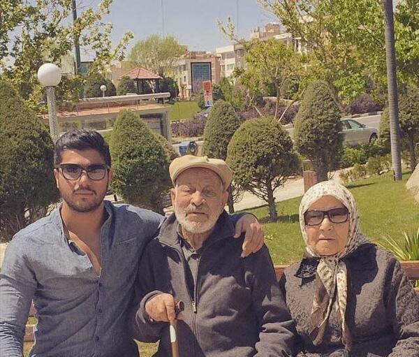 عکس سینا مهراد با خانواده