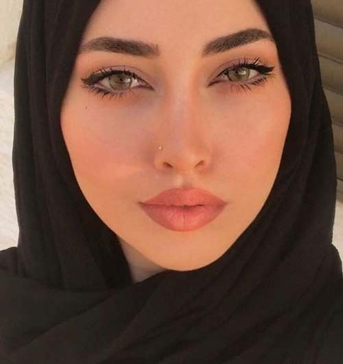 عکس صورت یک دختر با حجاب