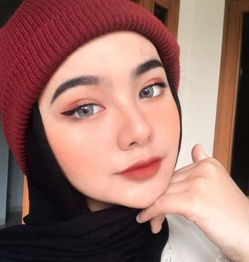 عکس صورت یک دختر با حجاب