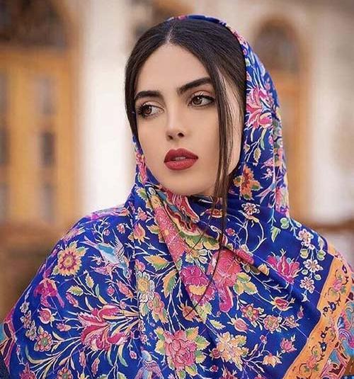 عکس صورت یک دختر با حجاب