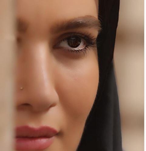 عکس دختر زیبا نیم رخ