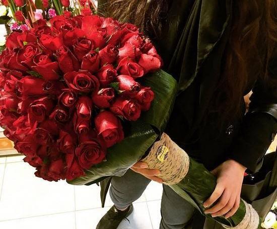 عکس دسته گل رز قرمز