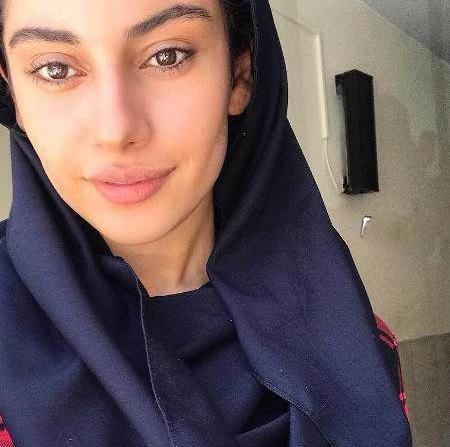 عکس اوزگه یاگیز بدون آرایش