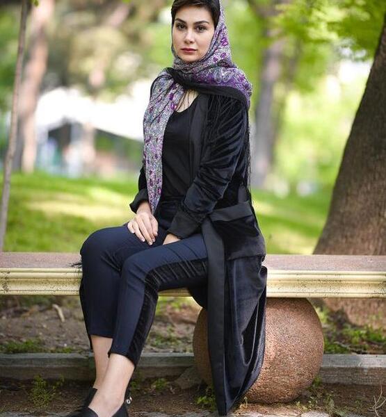 ژست عکس دخترانه و زیبا