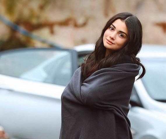 عکس اوزگه یاگیز اینستا