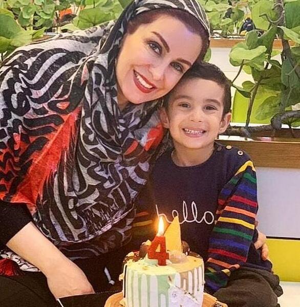 عکس ماه چهره خلیلی و پسرش