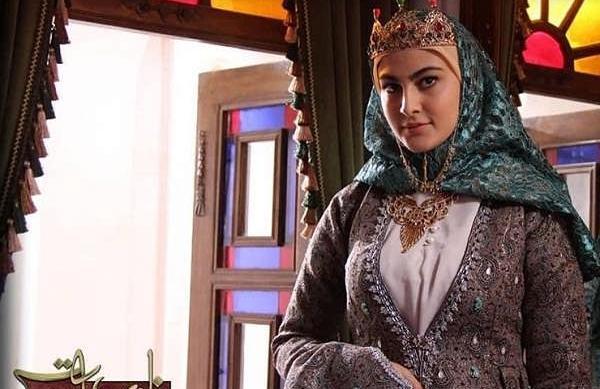 عکس حنانه احدی در بانوی عمارت