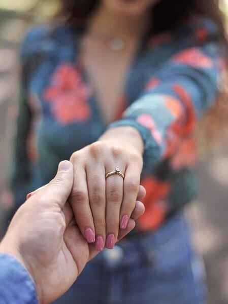 ژست عکس حلقه نامزدی
