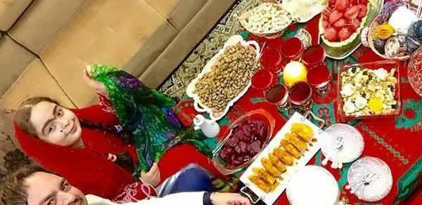 ژست عکس یلدایی خانوادگی