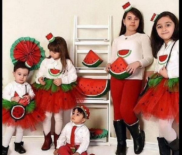 ژست عکس یلدایی خانوادگی