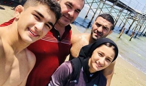 عکس رضا یزدانی کشتی گیر و همسرش