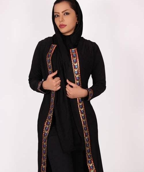 عکس مدل مانتو جلو باز نخی مشکی