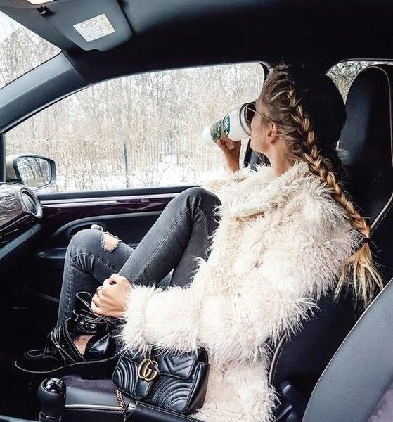 ژست عکس دخترانه کنار ماشین