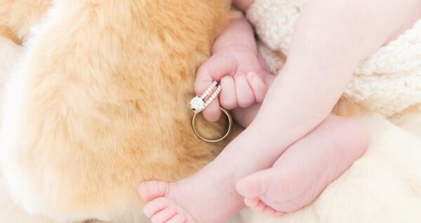 عکس نوزاد با حلقه ازدواج