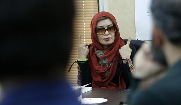 عکس ریحانه در رمان پستچی