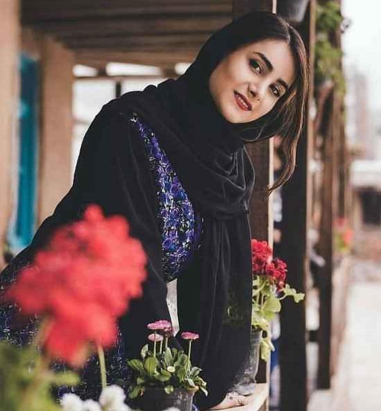 ژست عکس رسمی دخترانه