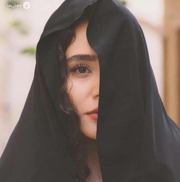 عکس دختر باحجاب از نیم رخ