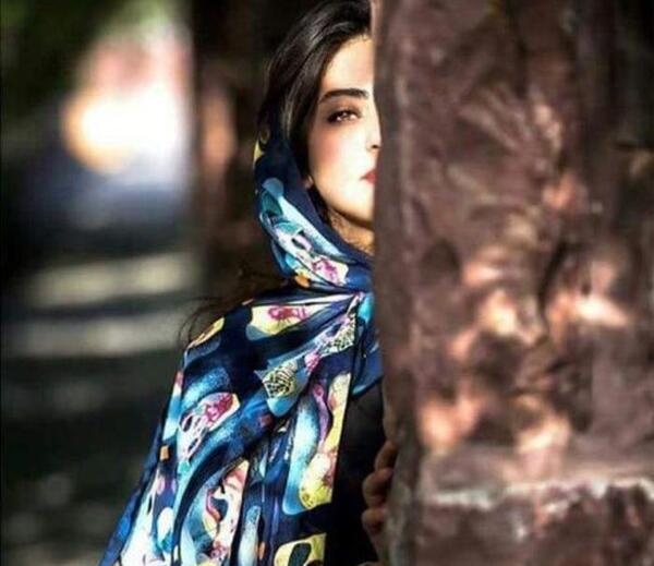 عکس دختر باحجاب از نیم رخ