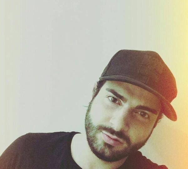 عکس صادق واحدی