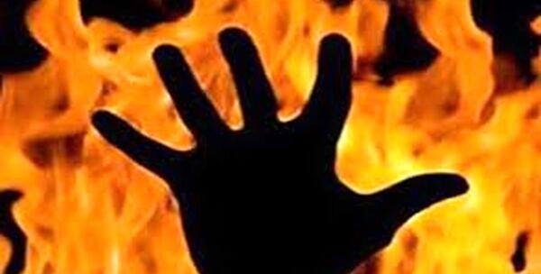 عکس دونفره کنار آتش