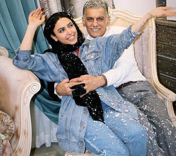 عکس ساناز طاری در خارج