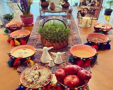 عکس ایده سفره هفت سین با ظروف سفالی