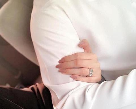 عکس عاشقانه دونفره داخل ماشین