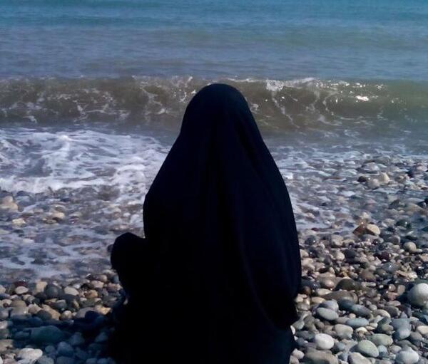 عکس پروفایل دختر با حجاب کنار دریا