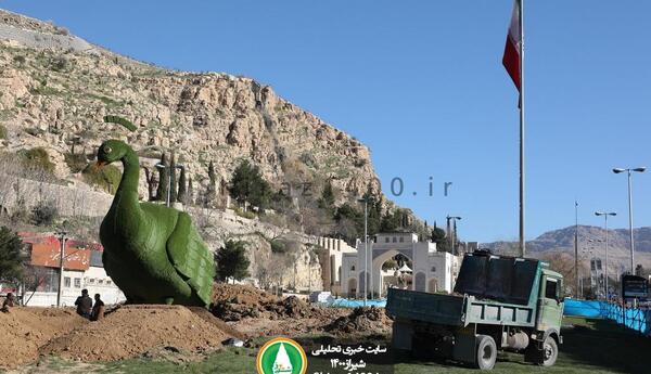 عکس طاووس دروازه قران