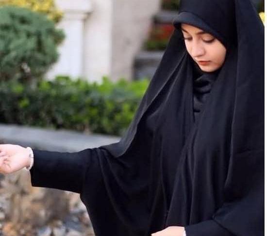 ژست عکس گرفتن دخترانه با حجاب