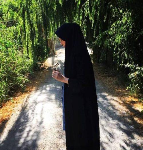 عکس آزاده نامداری در پارک