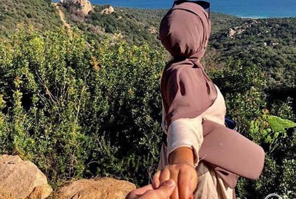 ژست عکس با حجاب در طبیعت