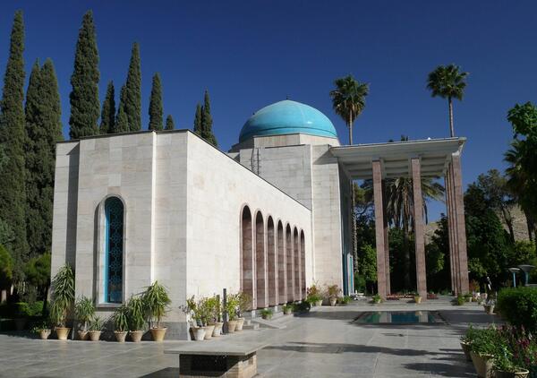 عکس آرامگاه حافظ و سعدی