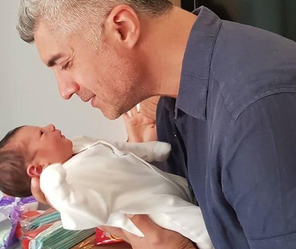 عکس همسر اوزجان دنیز خواننده ترکیه