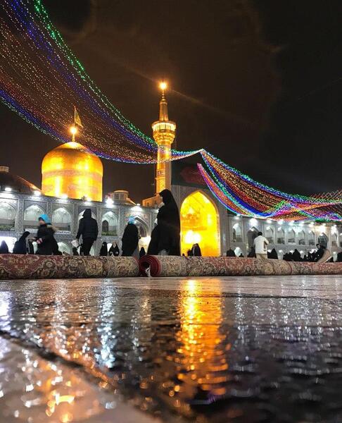 عکس حرم امام رضا در شب بارانی