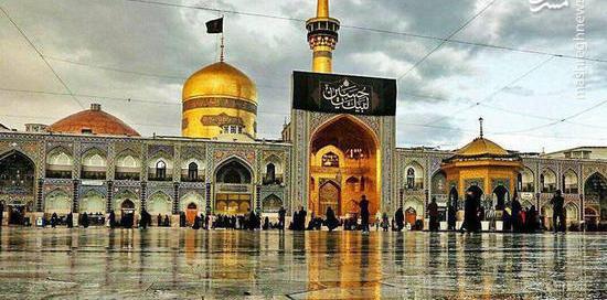 عکس حرم امام رضا در شب بارانی