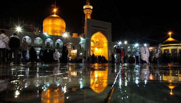 عکس حرم امام رضا در شب بارانی