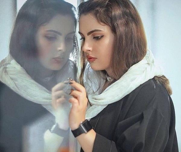 عکس دختر با ژست غمگین