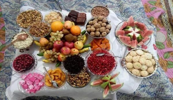 عکس یلدایی در خانه