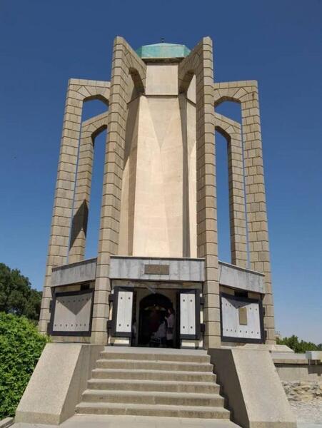 عکس باباطاهر همدان